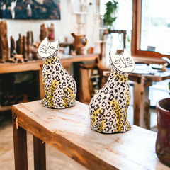 Handmade "Artisto Cats" sculpture - leopard sitting Handmade artistic "Artisto Cats" sculpture - leopard sitting - Crafty-Clayworks