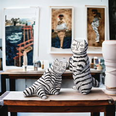 Handmade "Artisto Cats" sculpture - zebra lying Handmade artistic "Artisto Cats" sculpture - zebra lying - Crafty-Clayworks