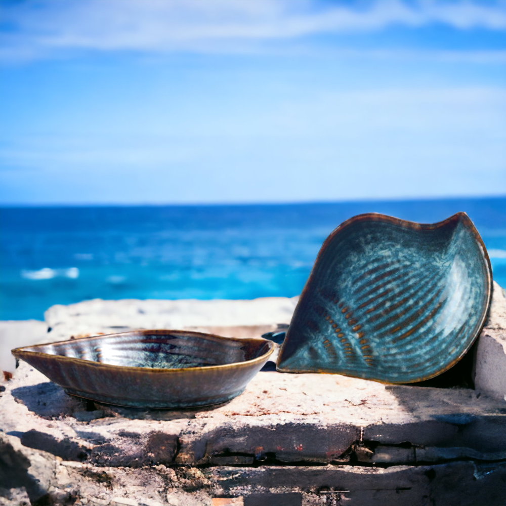 Handmade blue conch bowl with artistic design – Crafty-Clayworks